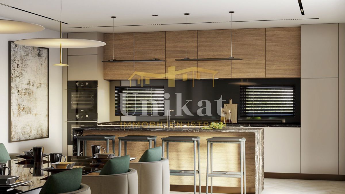 Luksuzna hiša 2,5 km od morja